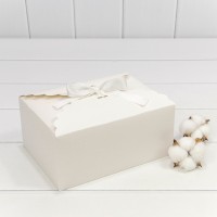 Коробка Прямоугольная 22*16*10 сборная с атласной лентой Белый 1/20 1/500 Арт: 000920-8/3