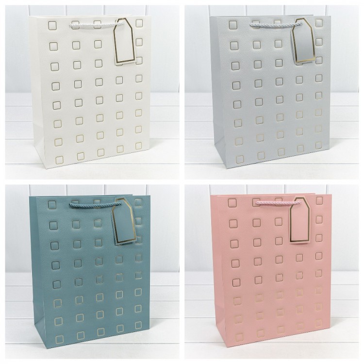 Пакет подарочный с тиснением "Квадратики" (микс) 26*32*13 210г 1/20 1/240 Арт: 000881C