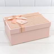 Коробки Прямоугольные Набор 1/3 22,5*16*9,5 с бантом и клубничкой "Плетёнка" Персиковый 1/20 Арт: 721640/1 - Коробки Прямоугольные Набор 1/3 22,5*16*9,5 с бантом и клубничкой "Плетёнка" Персиковый 1/20 Арт: 721640/1