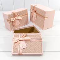 Коробки Прямоугольные Набор 1/3 22,5*16*9,5 с бантом и клубничкой "Плетёнка" Персиковый 1/20 Арт: 721640/1 - Коробки Прямоугольные Набор 1/3 22,5*16*9,5 с бантом и клубничкой "Плетёнка" Персиковый 1/20 Арт: 721640/1