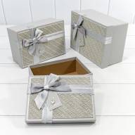 Коробки Прямоугольные Набор 1/3 22,5*16*9,5 с бантом и клубничкой "Плетёнка" Серый 1/20 Арт: 721640/2 - Коробки Прямоугольные Набор 1/3 22,5*16*9,5 с бантом и клубничкой "Плетёнка" Серый 1/20 Арт: 721640/2